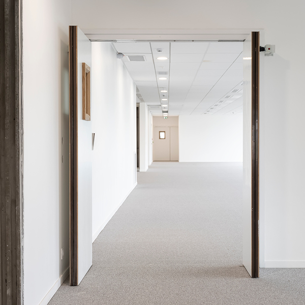 https://mymalerba.fr/files/DAM/Photographies/malerba-distribution.com/MALERBA_BLOCS-PORTES%20BOIS%20DAS_EI60_VISUEL%20SOUS-FAMILLE%20A.jpg